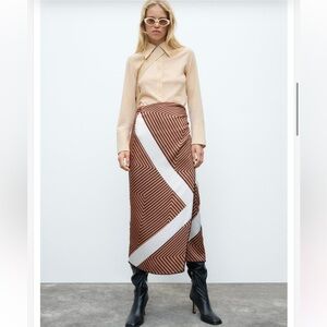ZARA bloggers favourite Woman Striped Sarong Skirts
Brown 8468/363